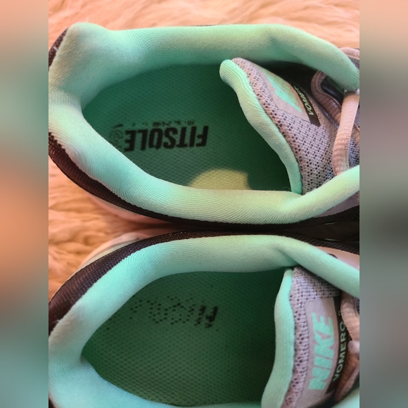 NIKE Womens Zoom Mint Green Gray Running Walking Shoe Size 9 - Picture 2 of 7